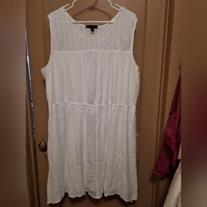 White Sleeveless Lace Dress